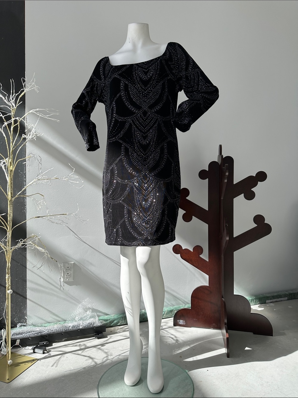 Nee LeChateau Le Chateau Black Silver Metallic Long-Sleeve Cocktail Dress sexy